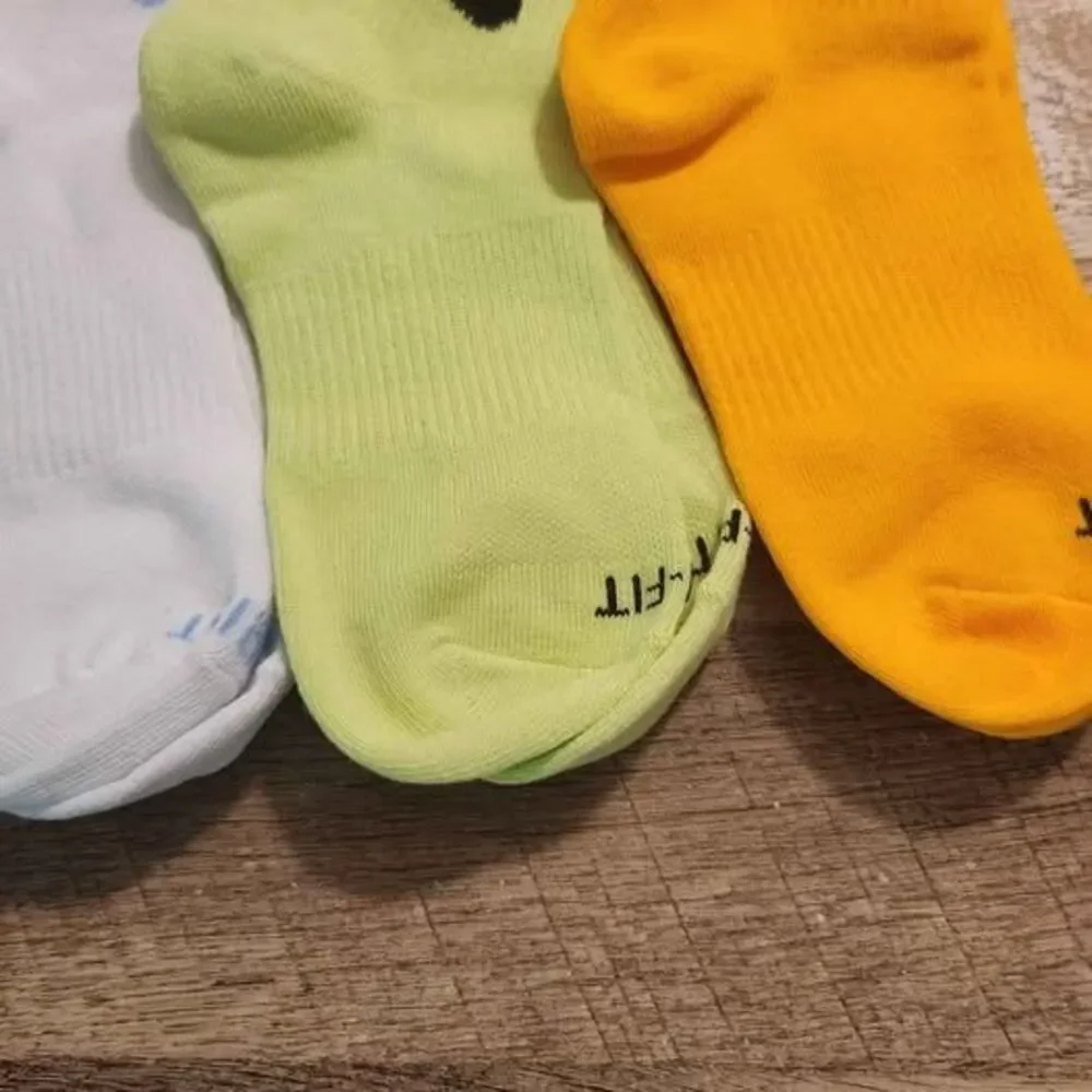 Nike pair ankle